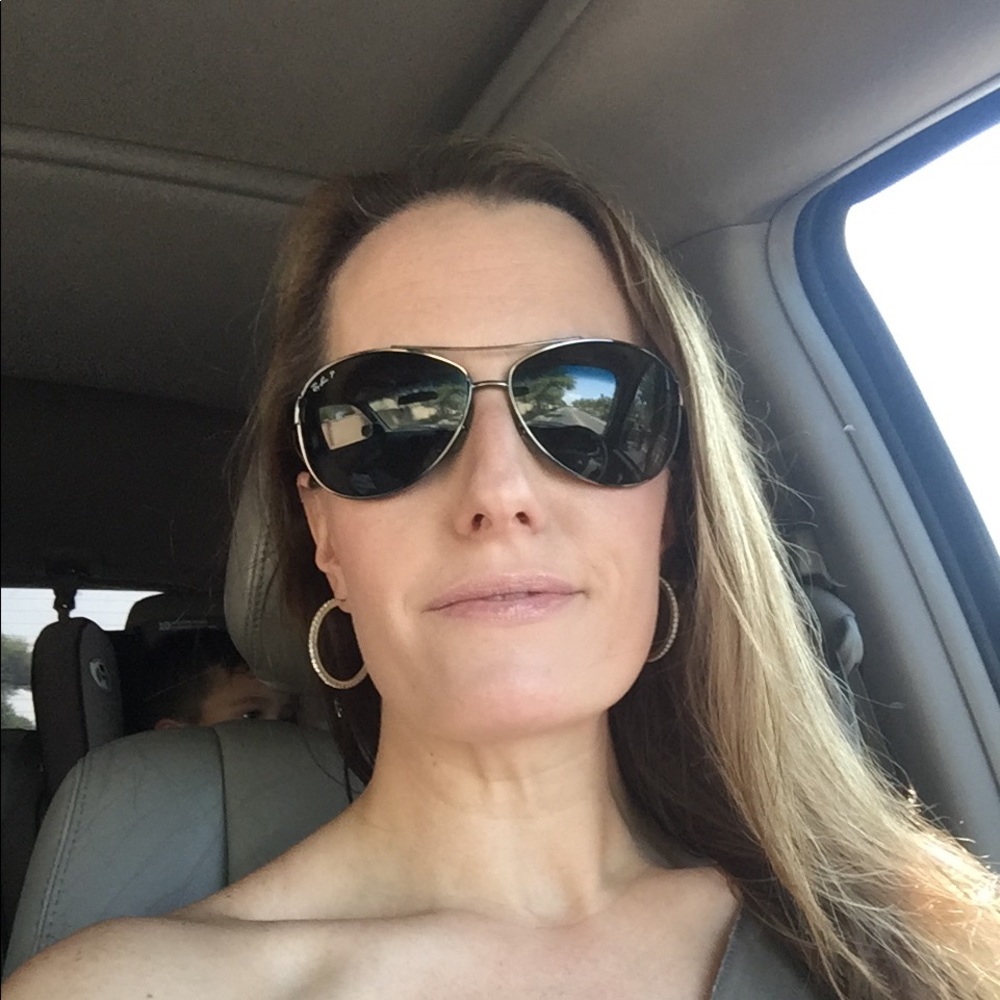 Meet your Posher, Leslie